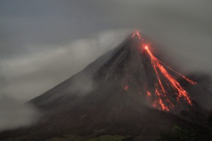 Erupción del volcán Arenal de Costa Rica