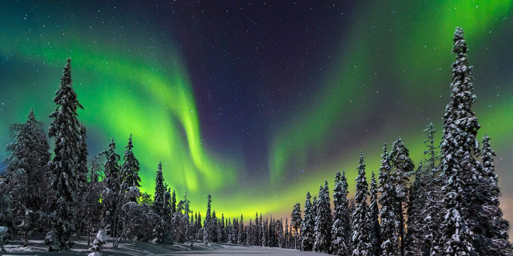 Aurora boreal con tonalidades verdosas en Finlandia.