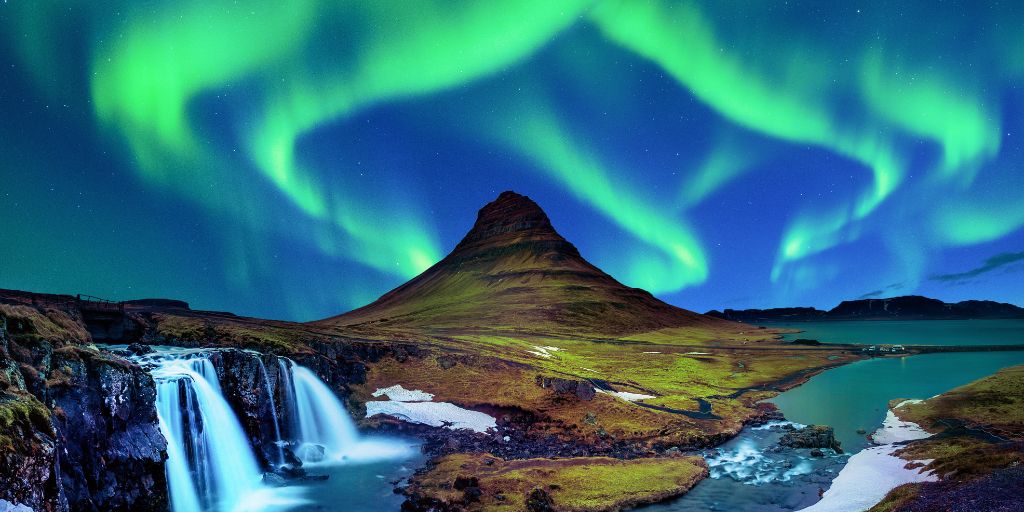 Aurora boreal en Kirkjufell, Islandia.