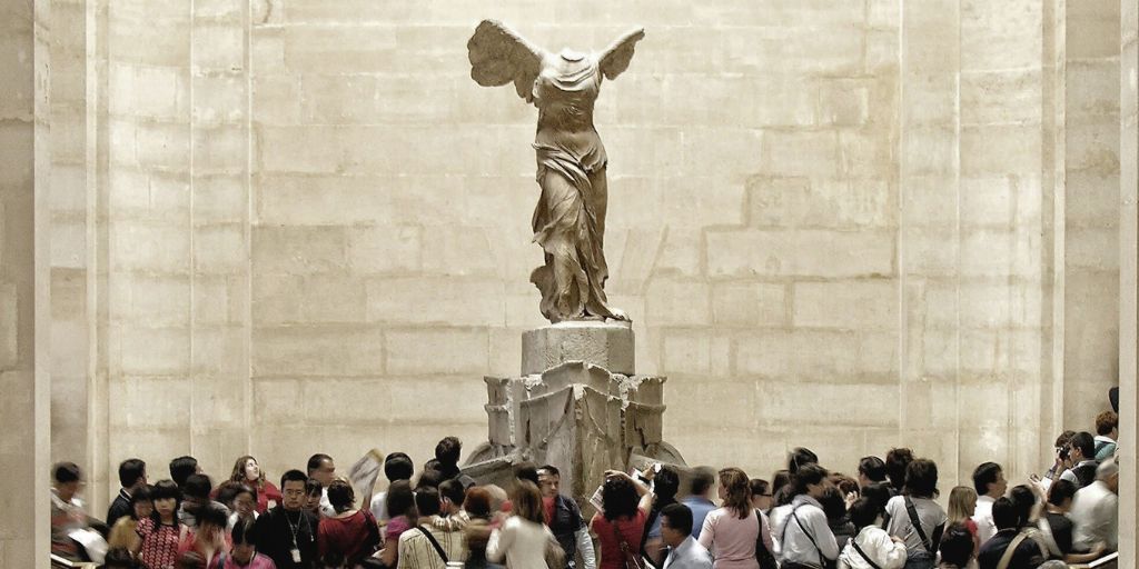 La Victoria de Samotracia, ubicada en el museo del Louvre
