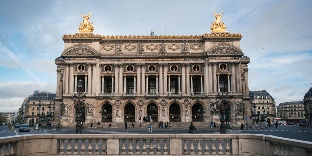 Ópera Garnier, París. Imagen de Francesco Zivoli en Unsplash