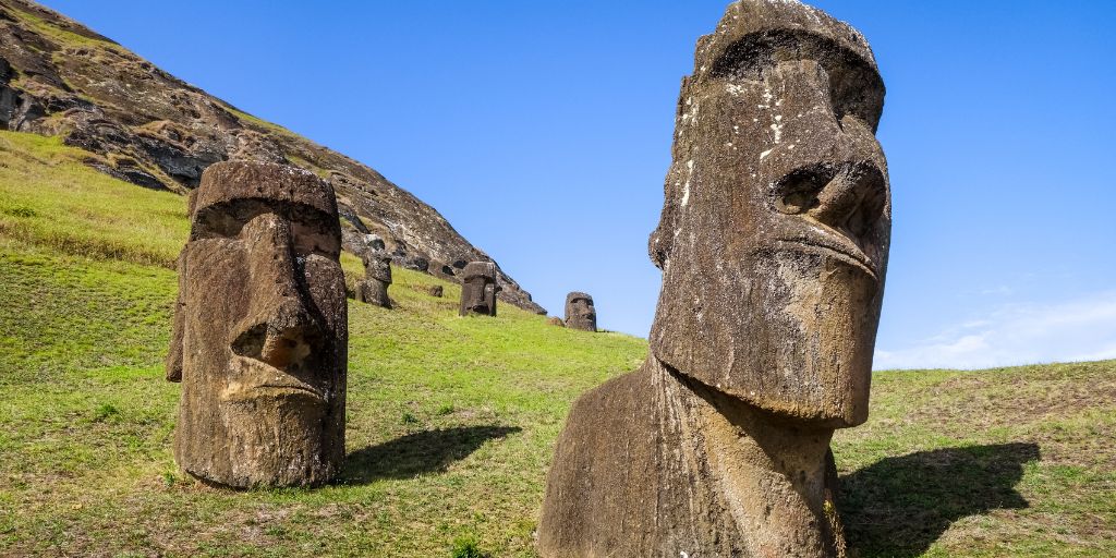Moáis, misteriosas esculturas con forma de cabeza humana
