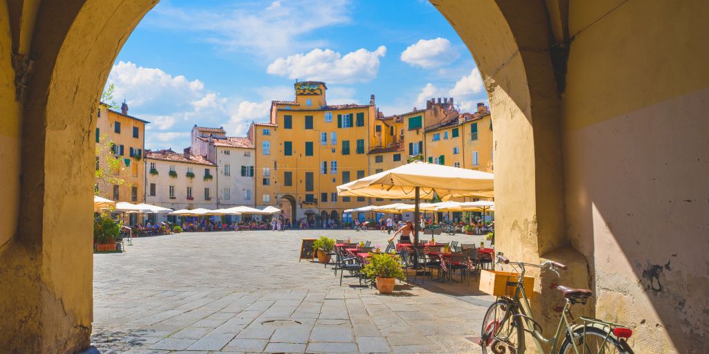 El casco histórico amurallado de Lucca tiene un encanto único