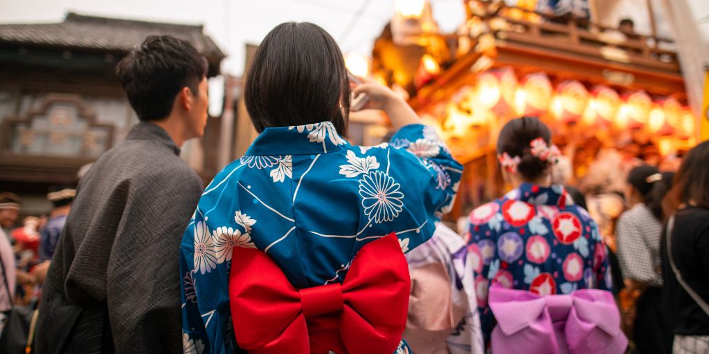 Durante el Penang Bon Odori la gente se viste con yukatas, un tipo de kimono