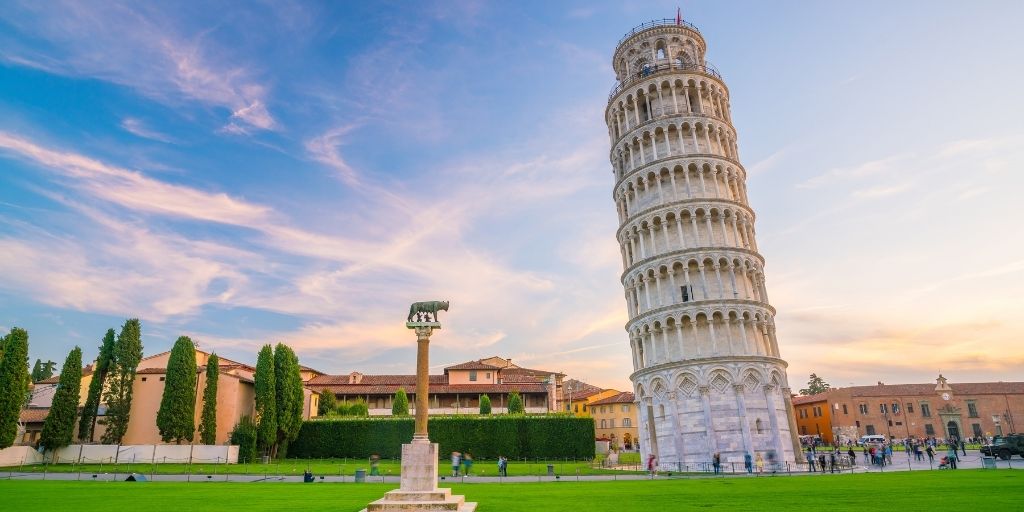 Pisa es conocida por su famosa Torre Inclinada