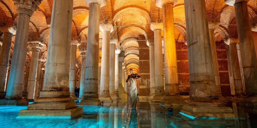 El misterioso ambiente de la Cisterna Basílica nos dejará sin palabras